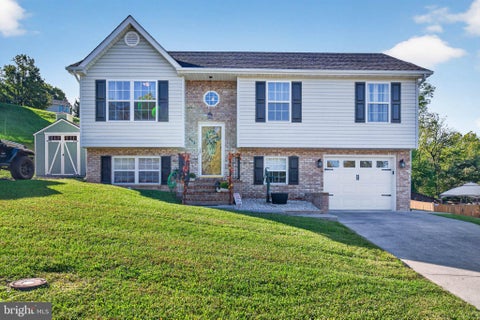 Homes For Sale - 450 E Fairchild Drive<br/> STRASBURG, VA 22657