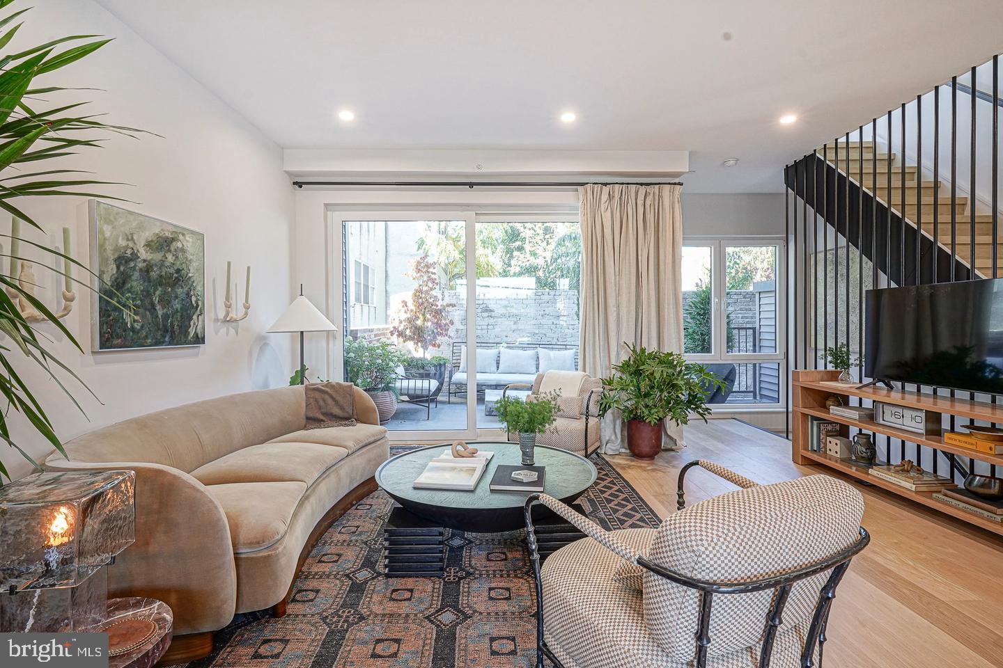 1102 E COLUMBIA LOT 1D