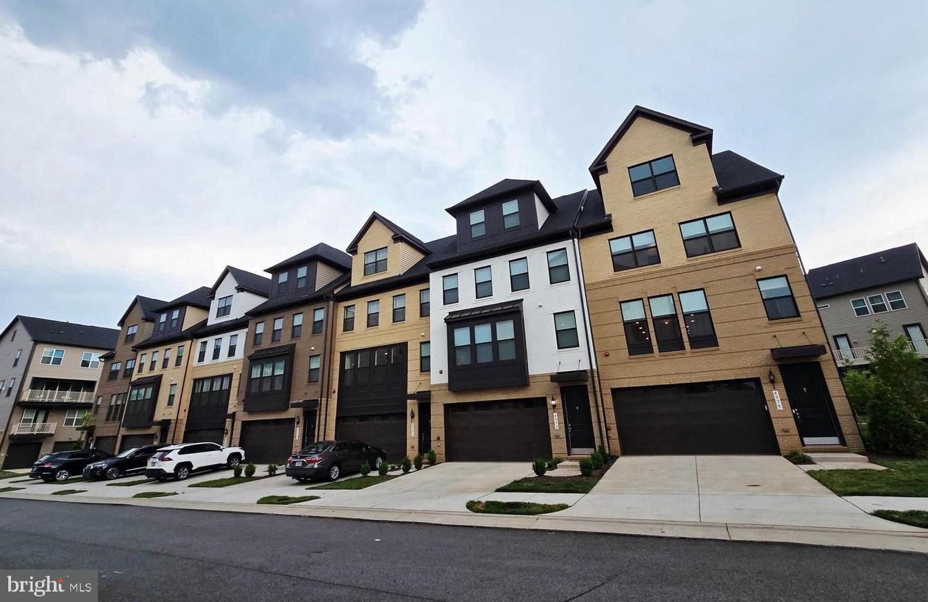 THE BOULEVARDS AT WESTFIELDS - Residential