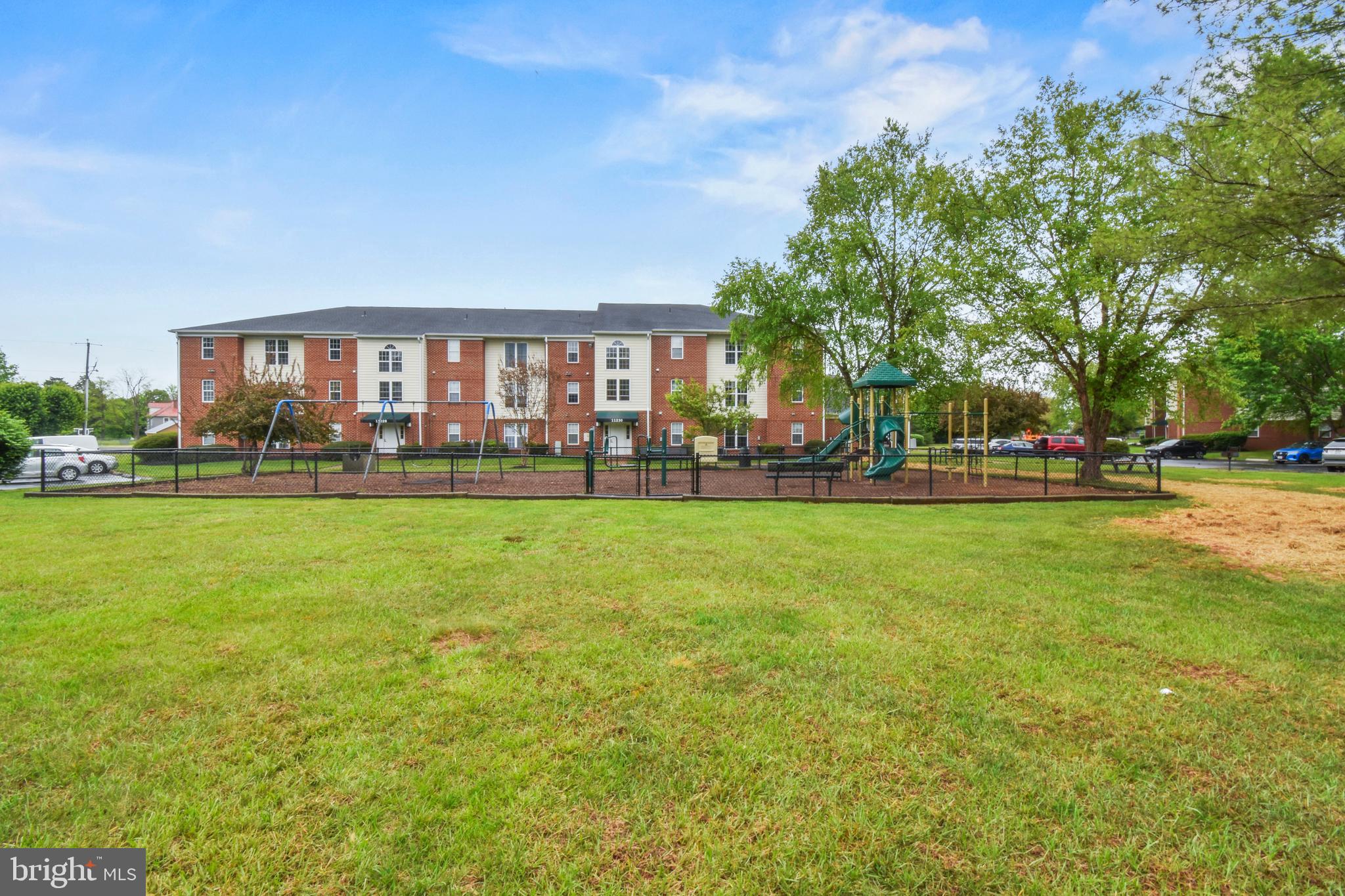 CEDAR LEE CONDOMINIUM - Residential