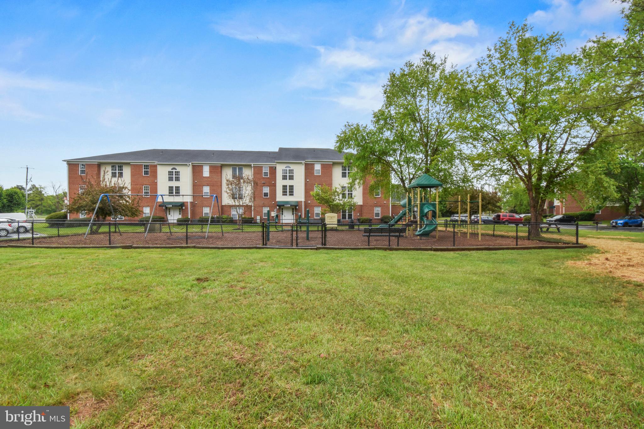 CEDAR LEE CONDOMINIUM - Residential