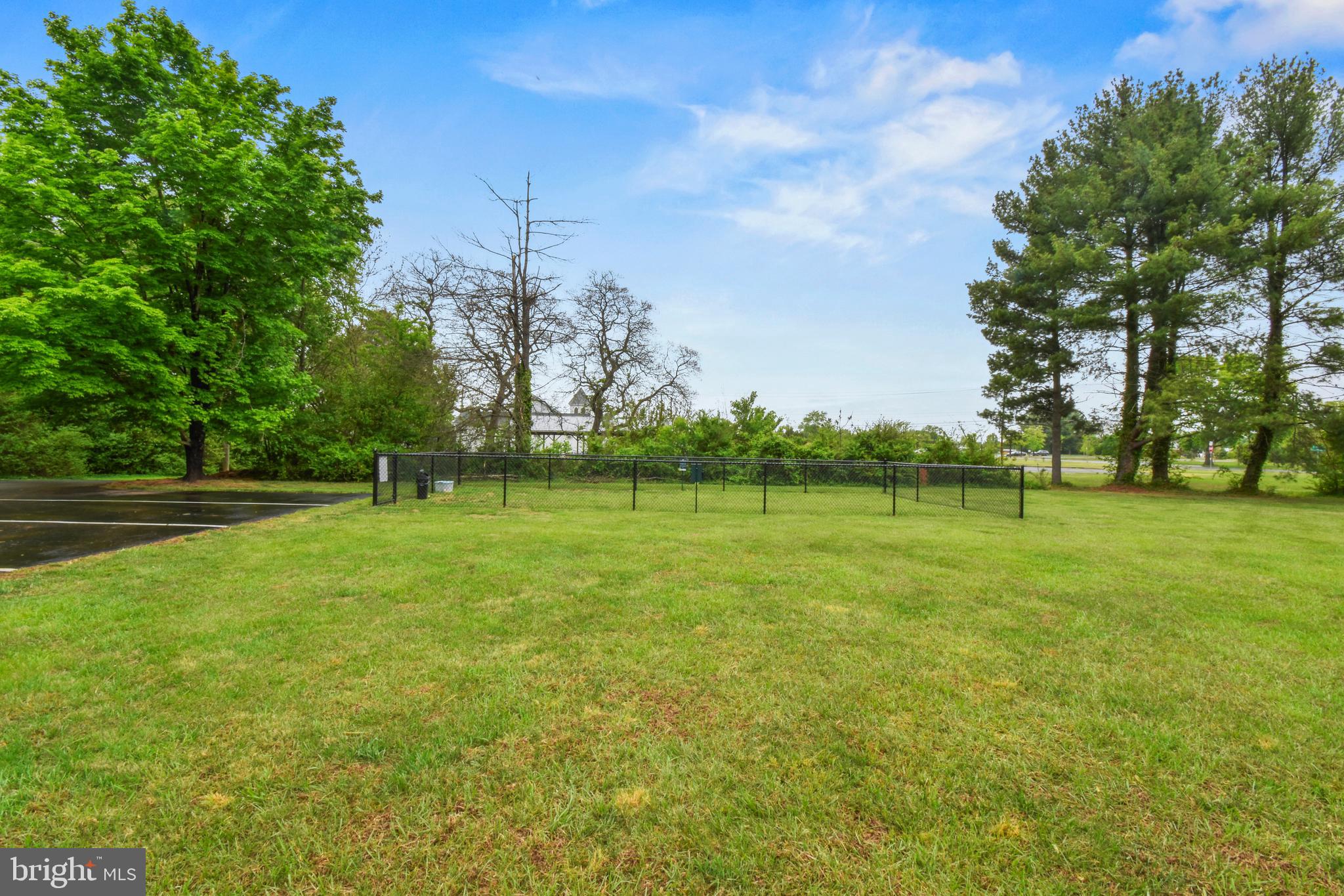 CEDAR LEE CONDOMINIUM - Residential