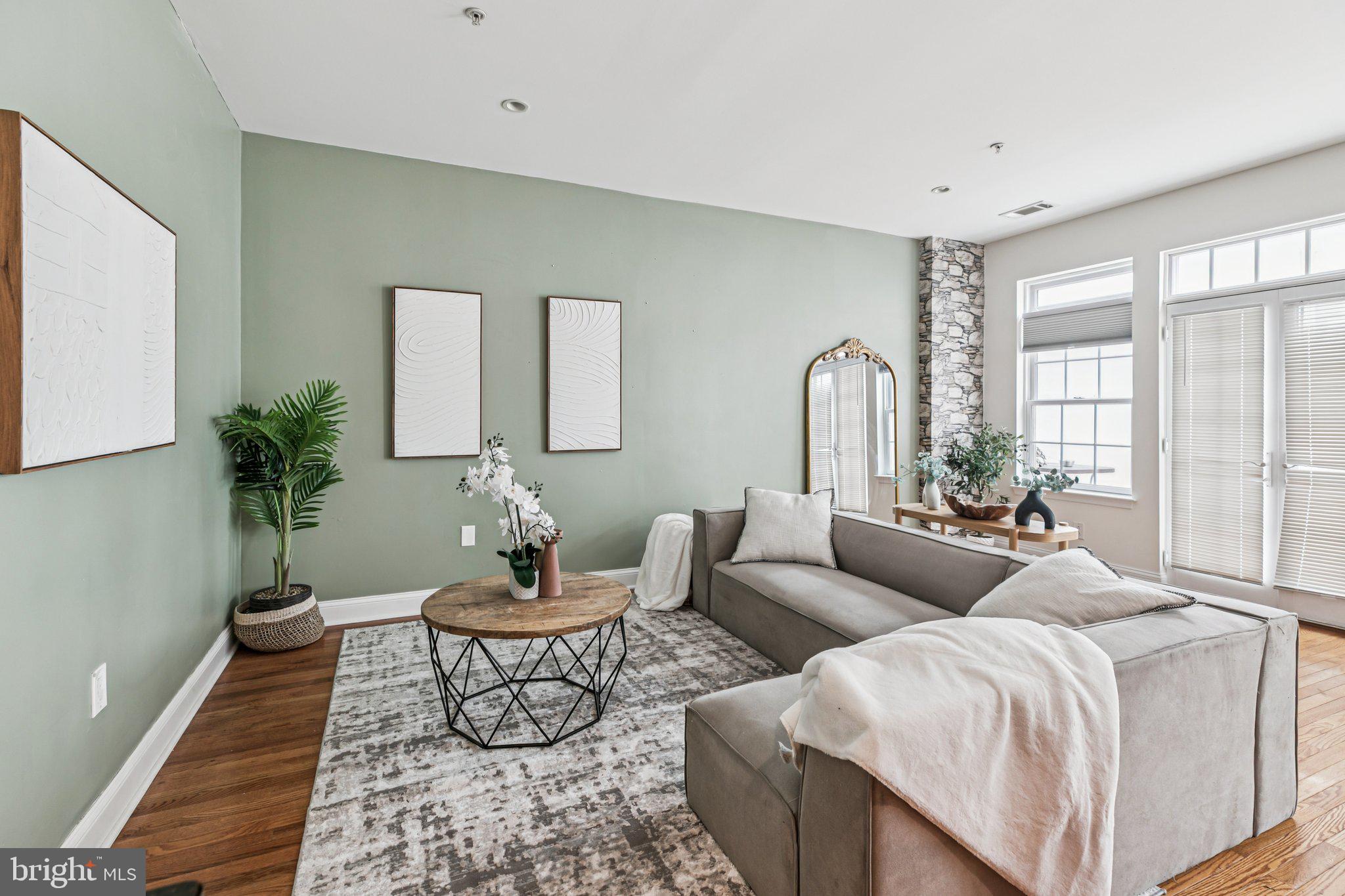 1221 SHACKAMAXON STREET 13