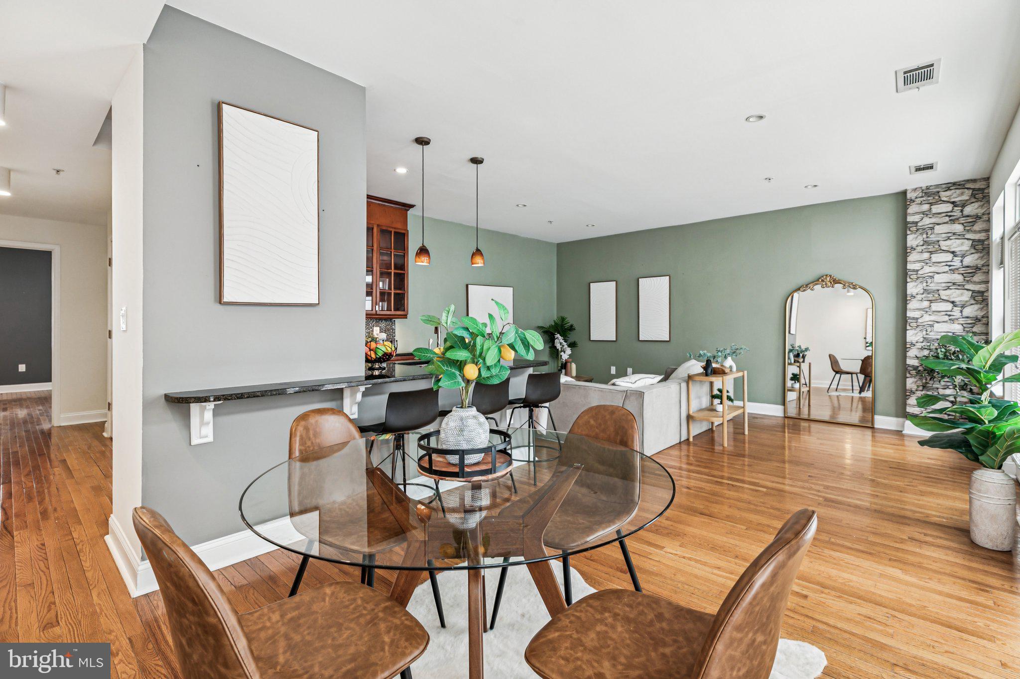 1221 SHACKAMAXON STREET 13