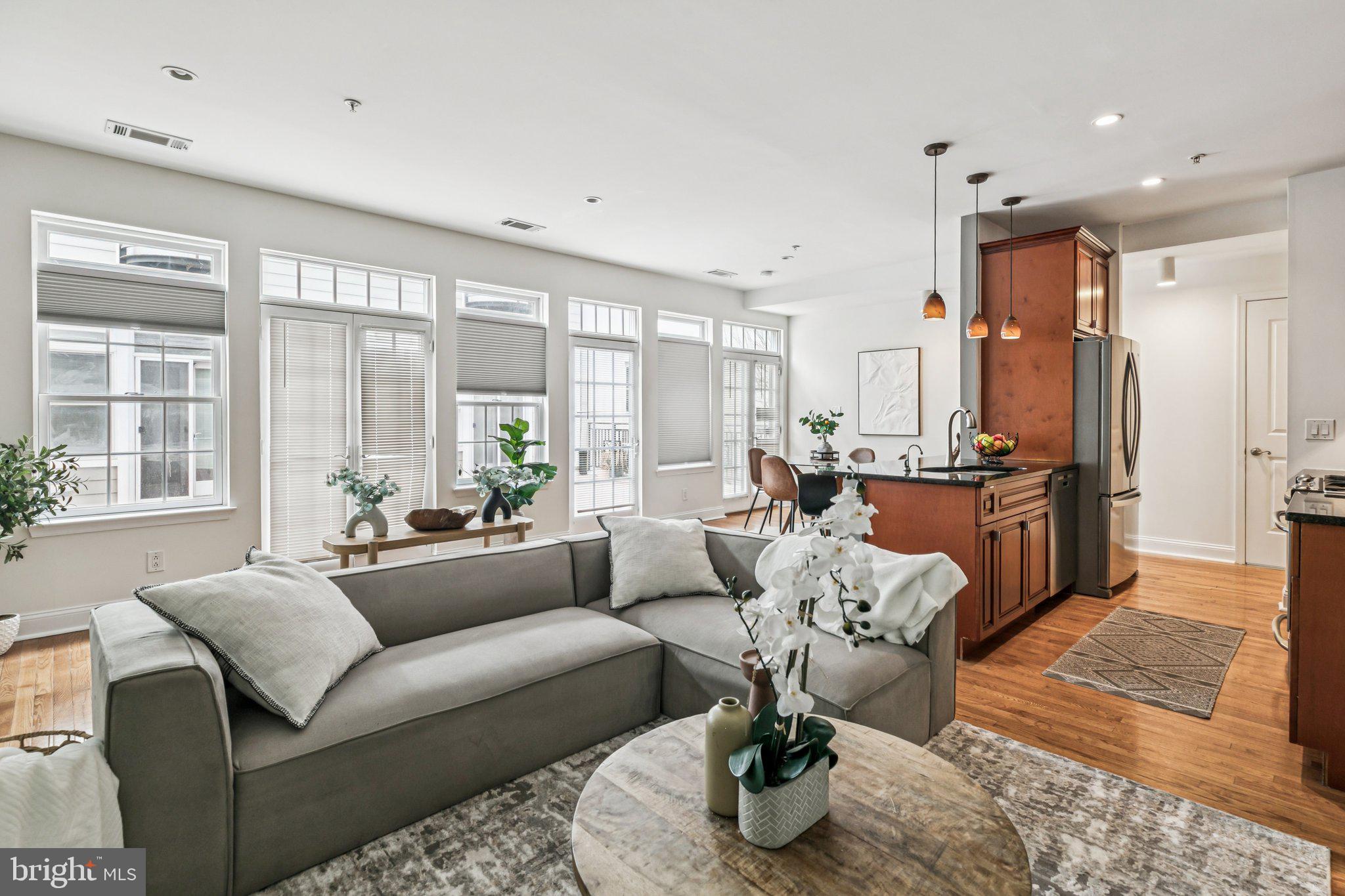 1221 SHACKAMAXON STREET 13