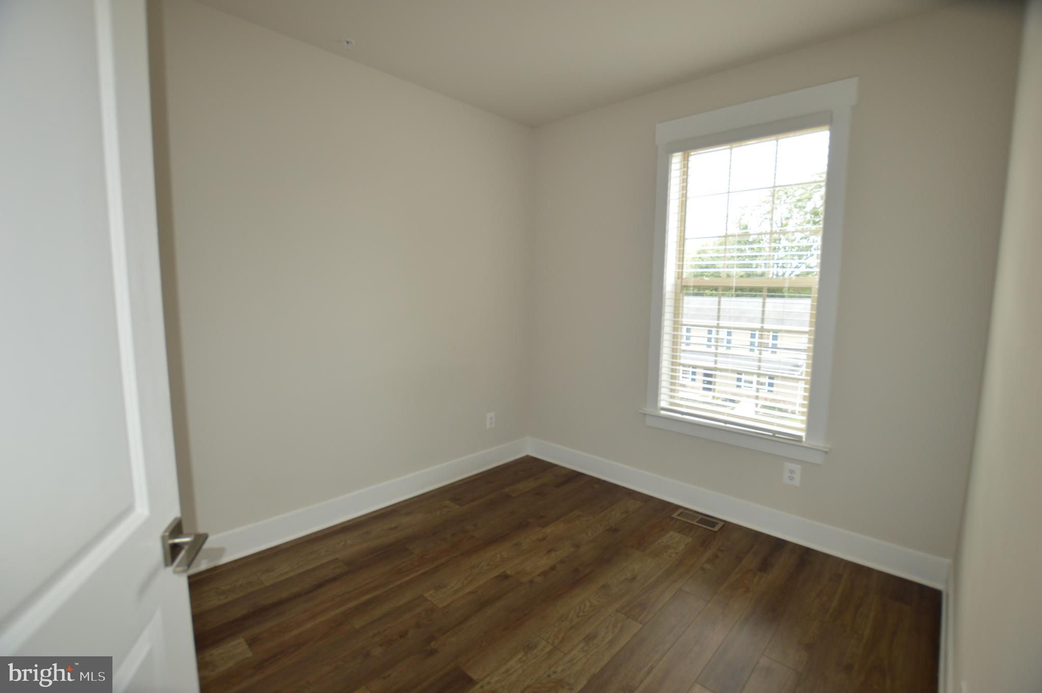 MACALLAN CROSSING - Residential Lease