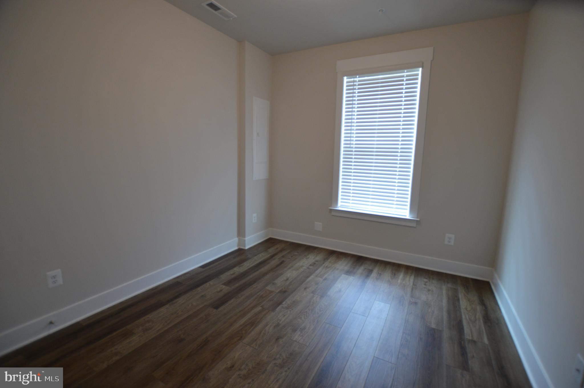 MACALLAN CROSSING - Residential Lease