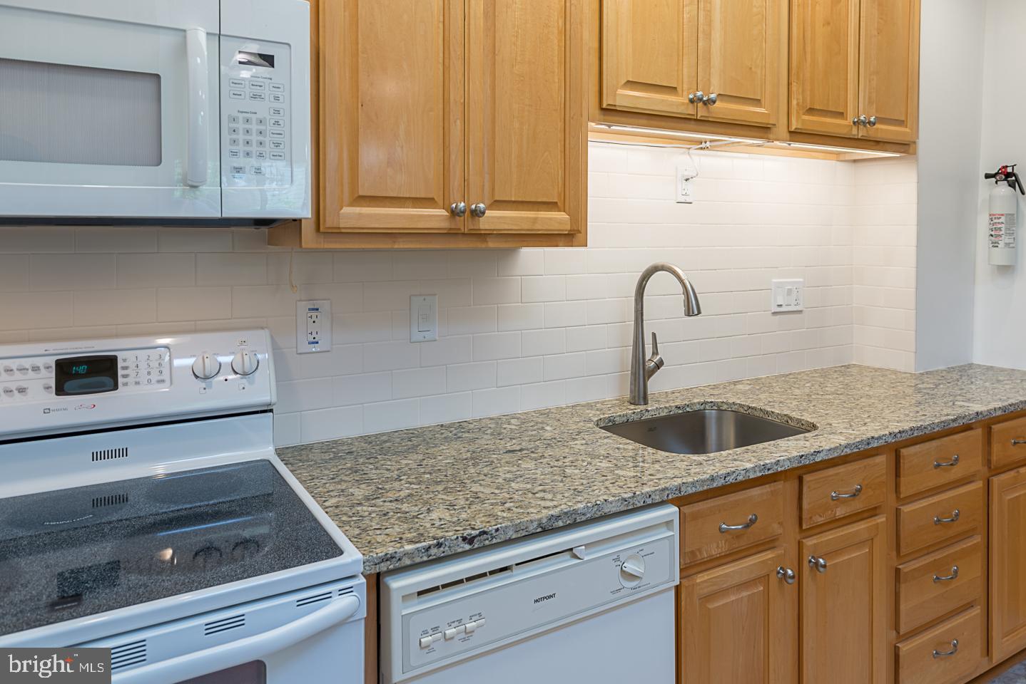 MT. VERNON MEWS - Residential Lease