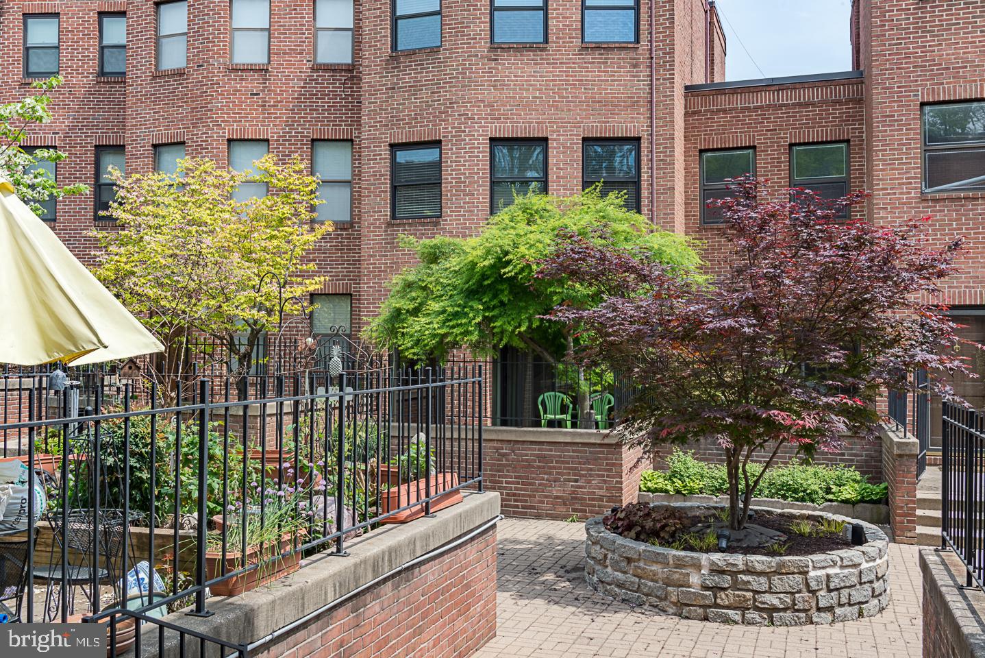 MT. VERNON MEWS - Residential Lease