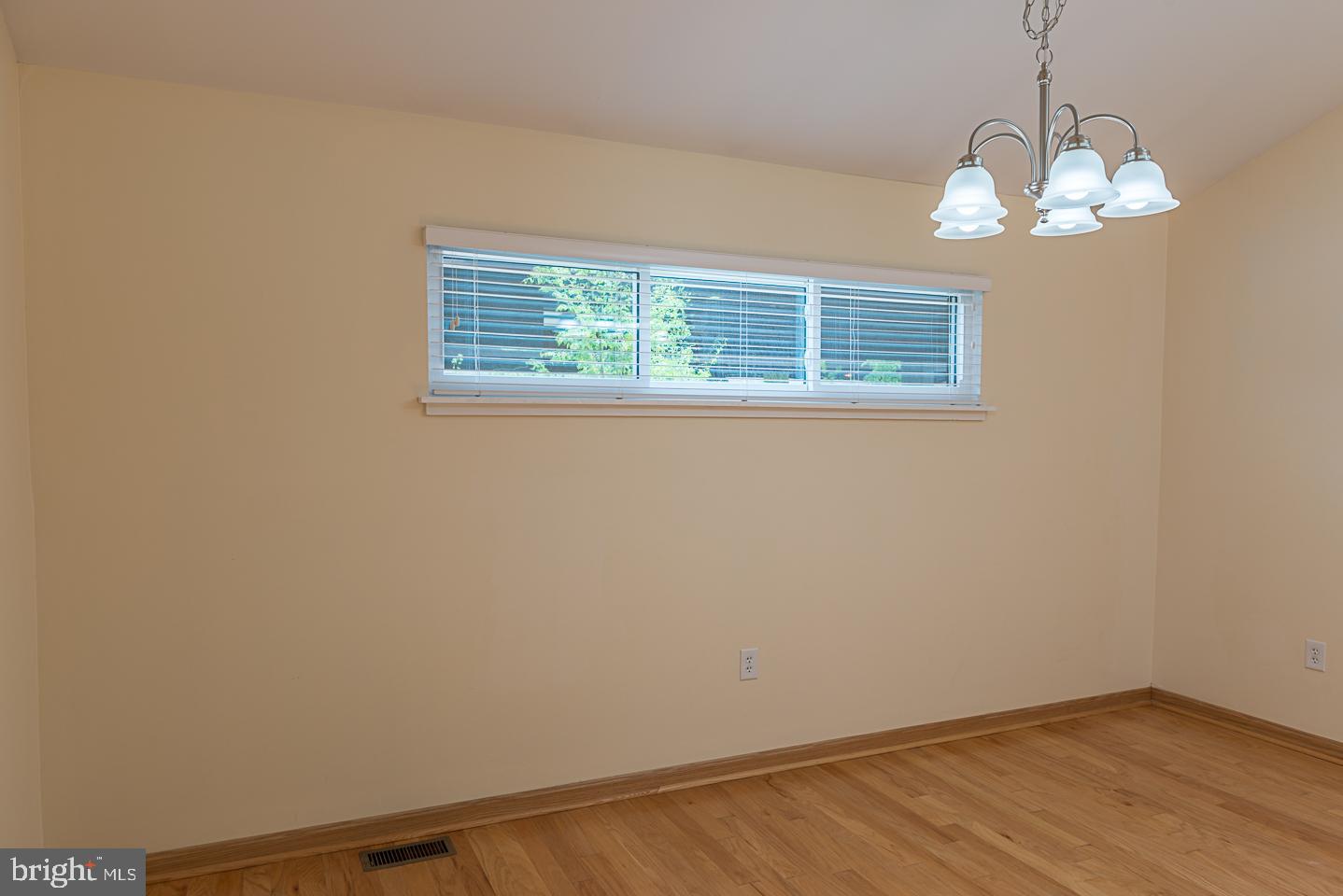 MT. VERNON MEWS - Residential Lease