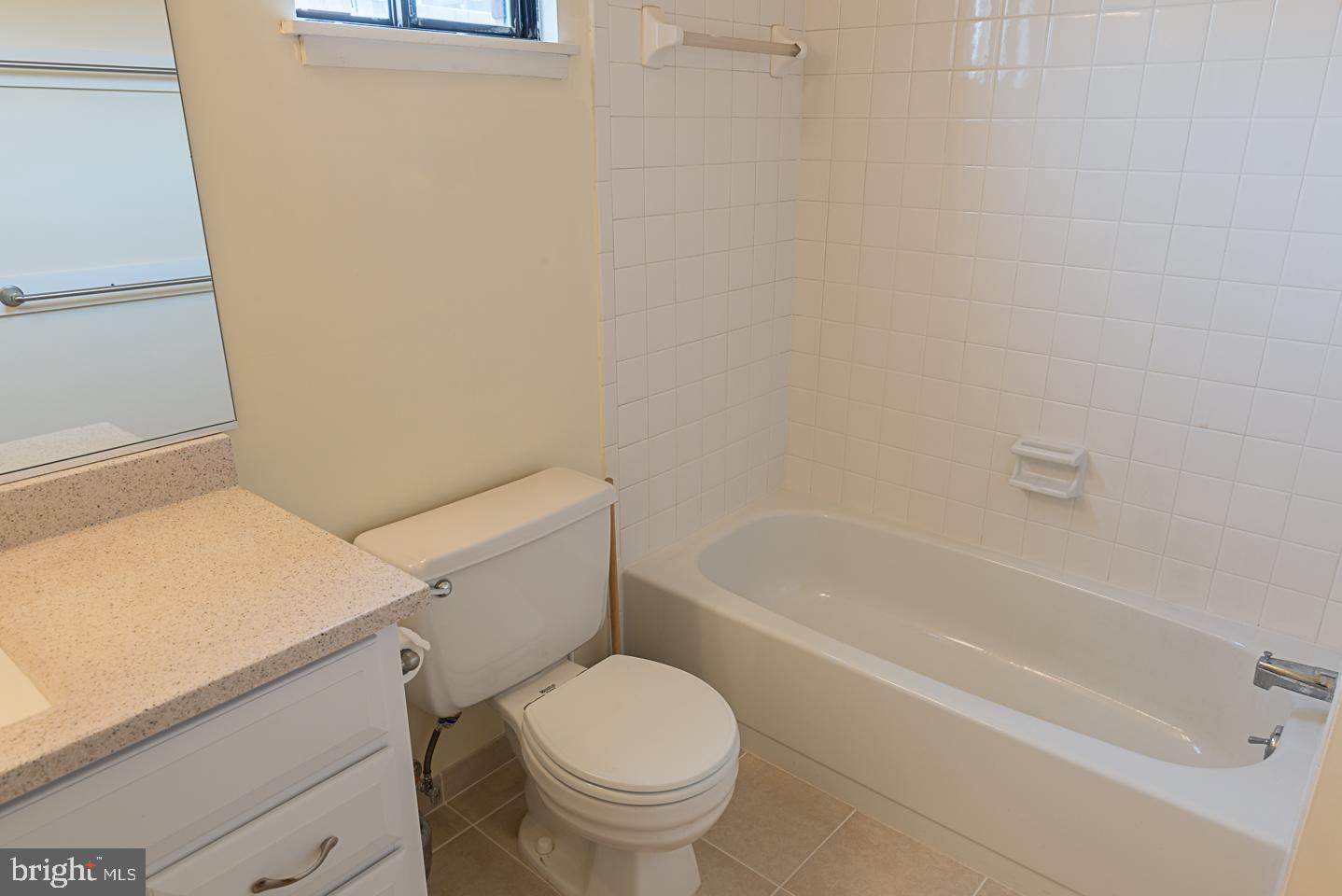 MT. VERNON MEWS - Residential Lease