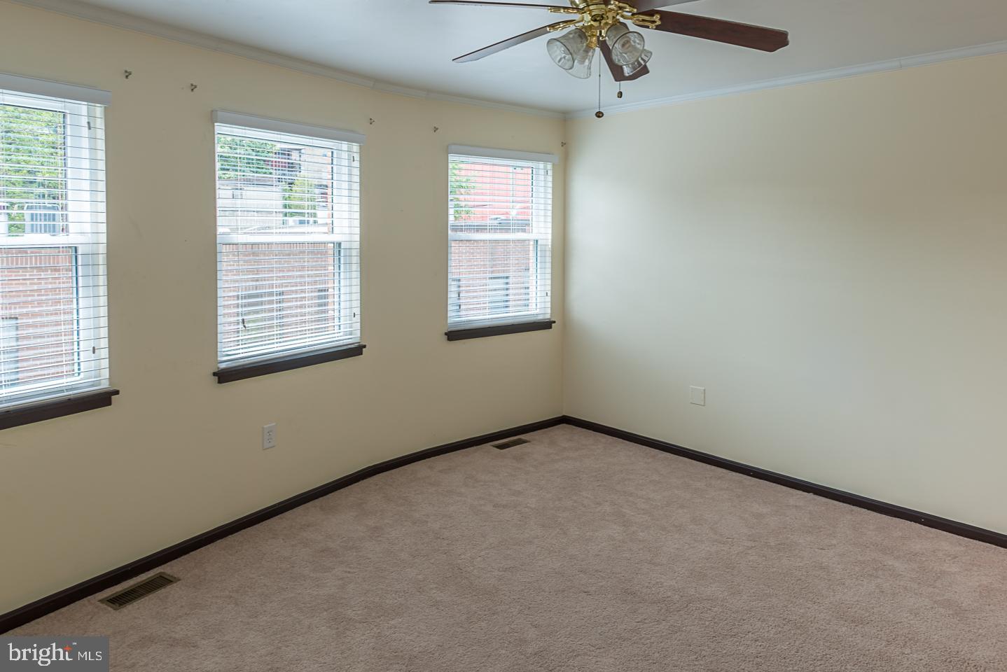 MT. VERNON MEWS - Residential Lease