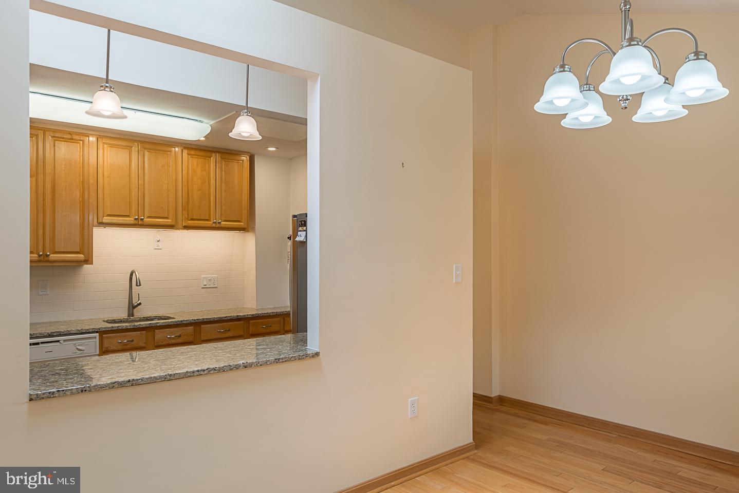 MT. VERNON MEWS - Residential Lease