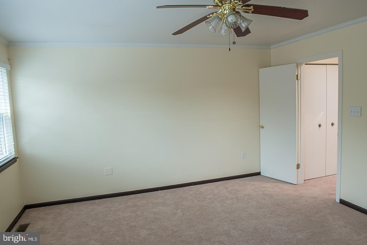 MT. VERNON MEWS - Residential Lease