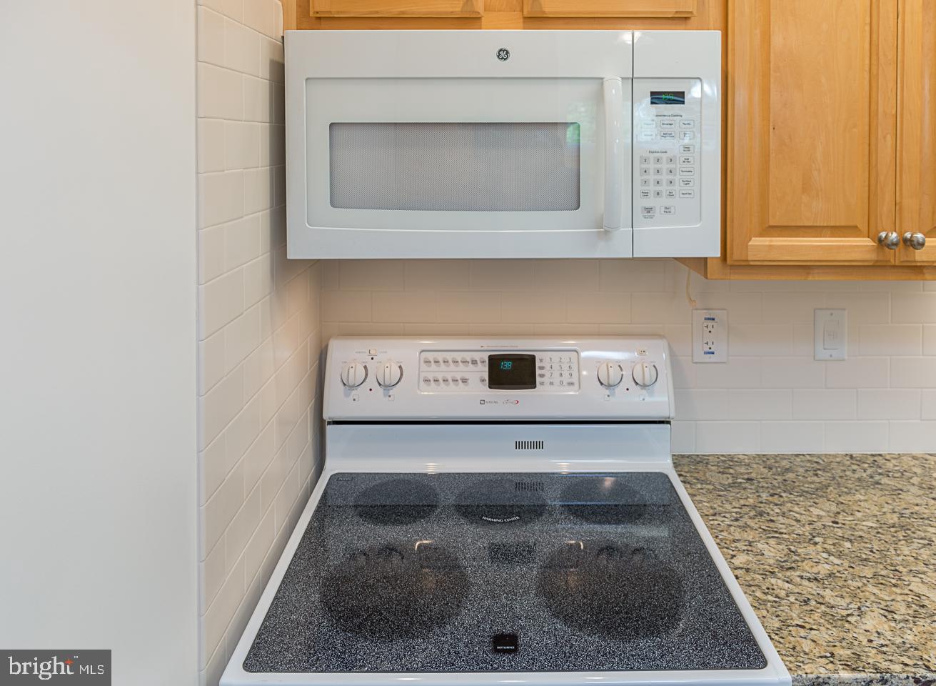 MT. VERNON MEWS - Residential Lease