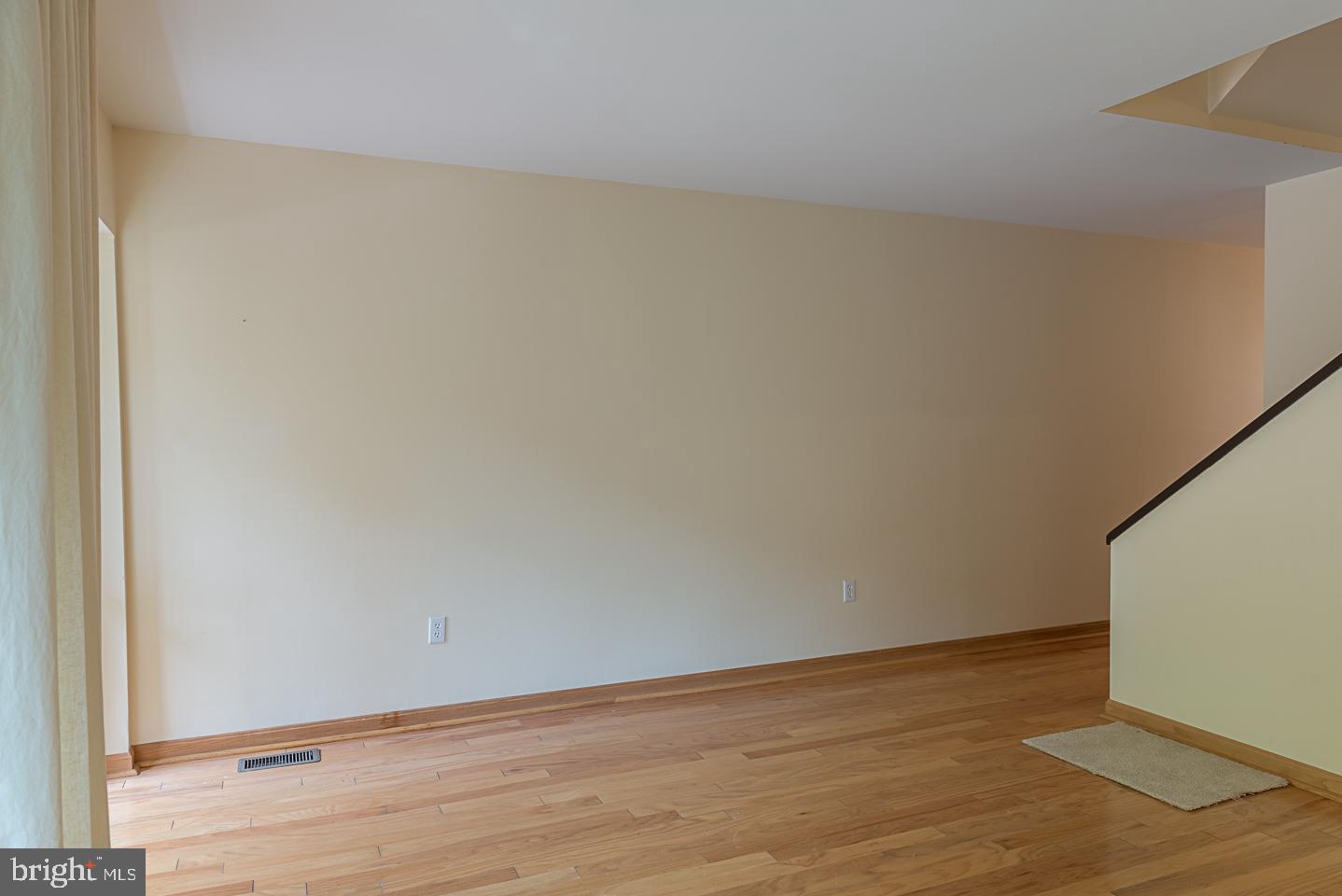 MT. VERNON MEWS - Residential Lease