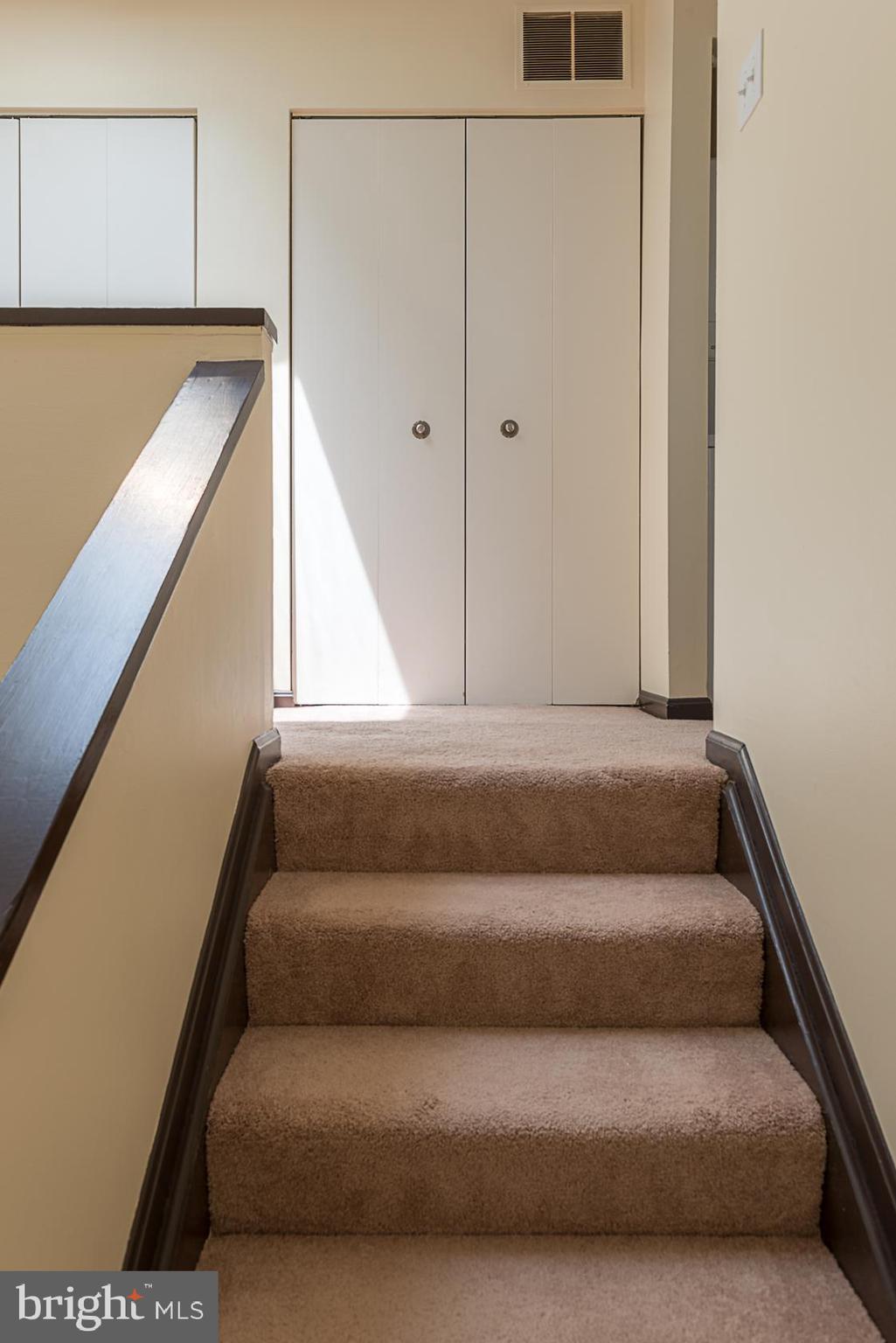 MT. VERNON MEWS - Residential Lease