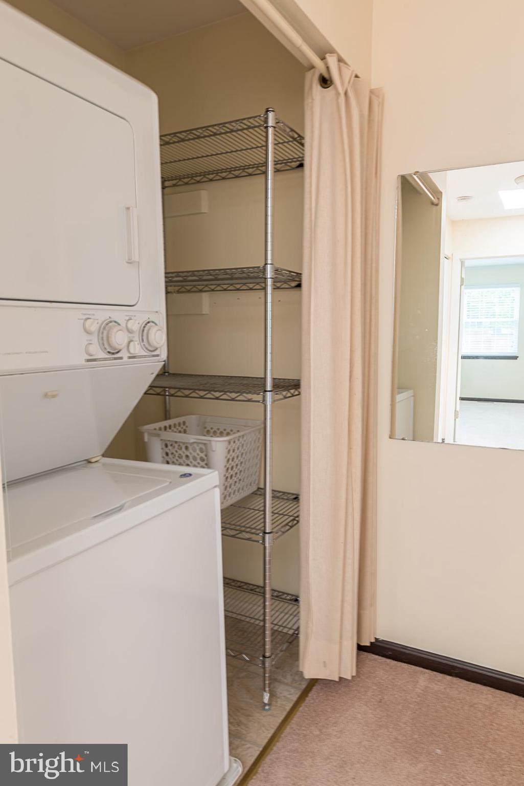 MT. VERNON MEWS - Residential Lease