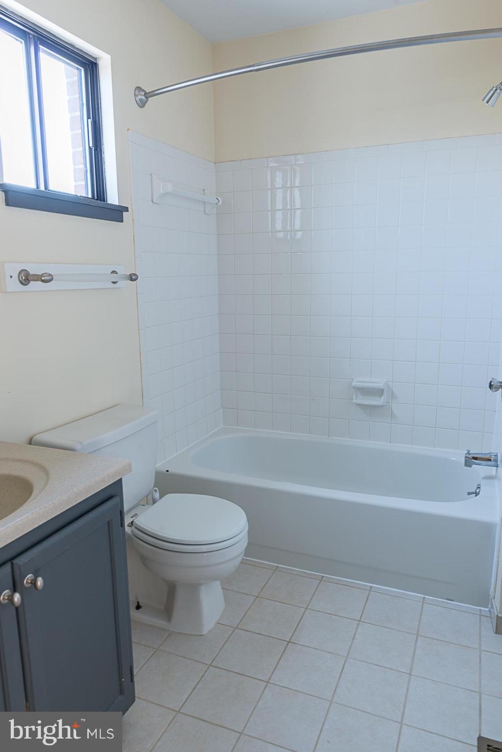 MT. VERNON MEWS - Residential Lease