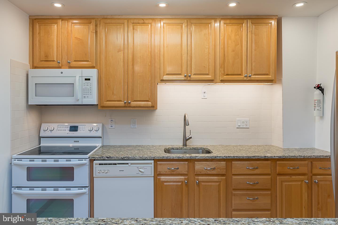 MT. VERNON MEWS - Residential Lease