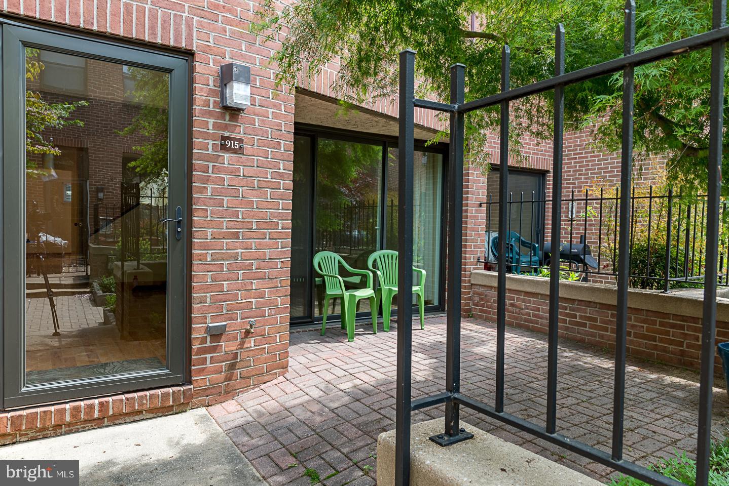 MT. VERNON MEWS - Residential Lease