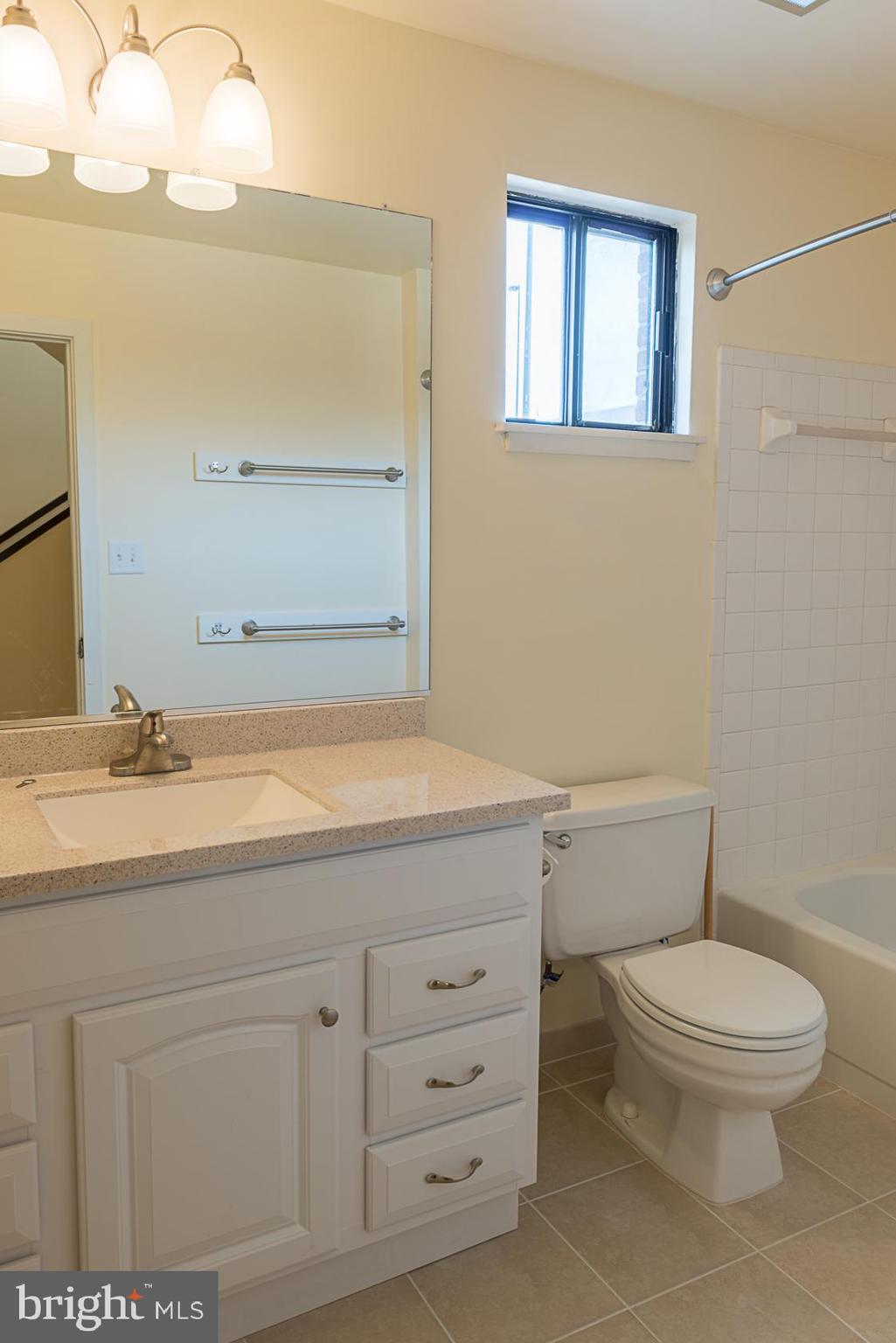 MT. VERNON MEWS - Residential Lease