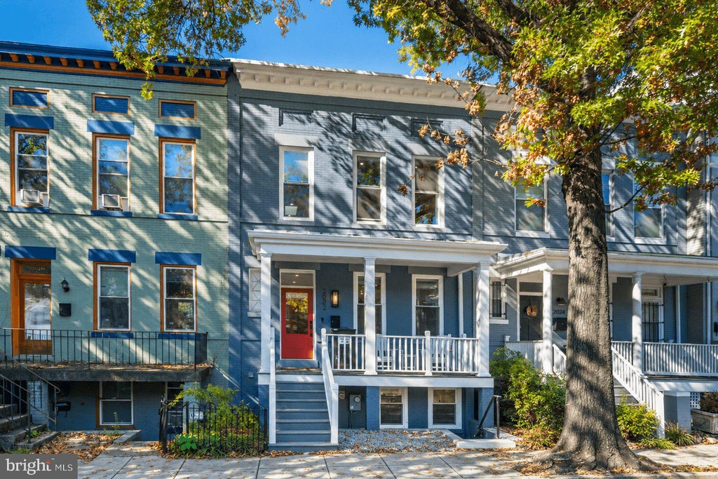 Photo of 2022 N Capitol Street NW, WASHINGTON, DC 20002 (MLS # DCDC2288914)