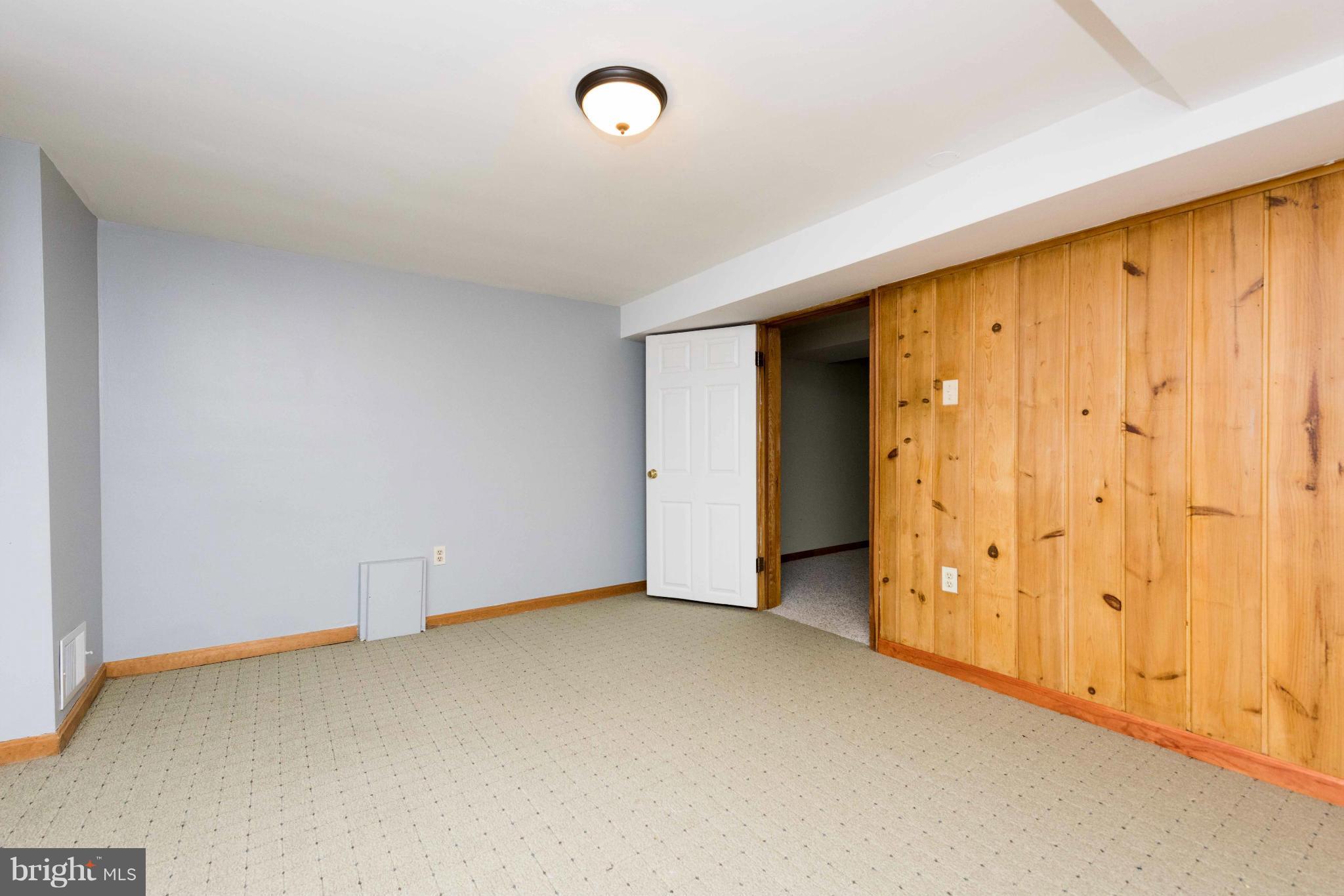 MADISON MANOR - Residential Lease