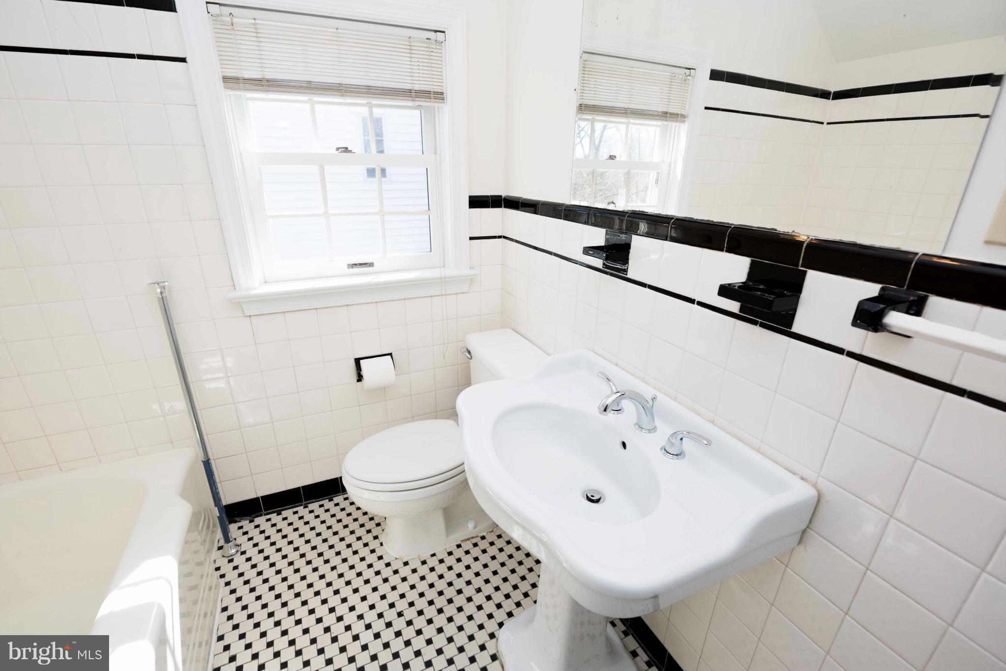 MADISON MANOR - Residential Lease