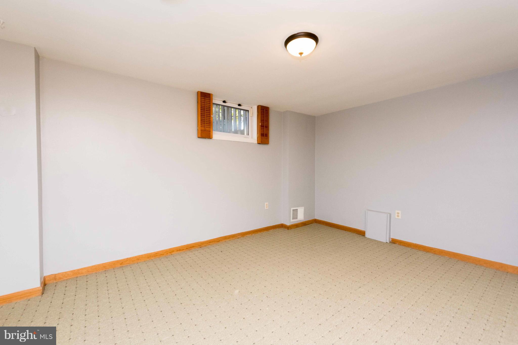 MADISON MANOR - Residential Lease