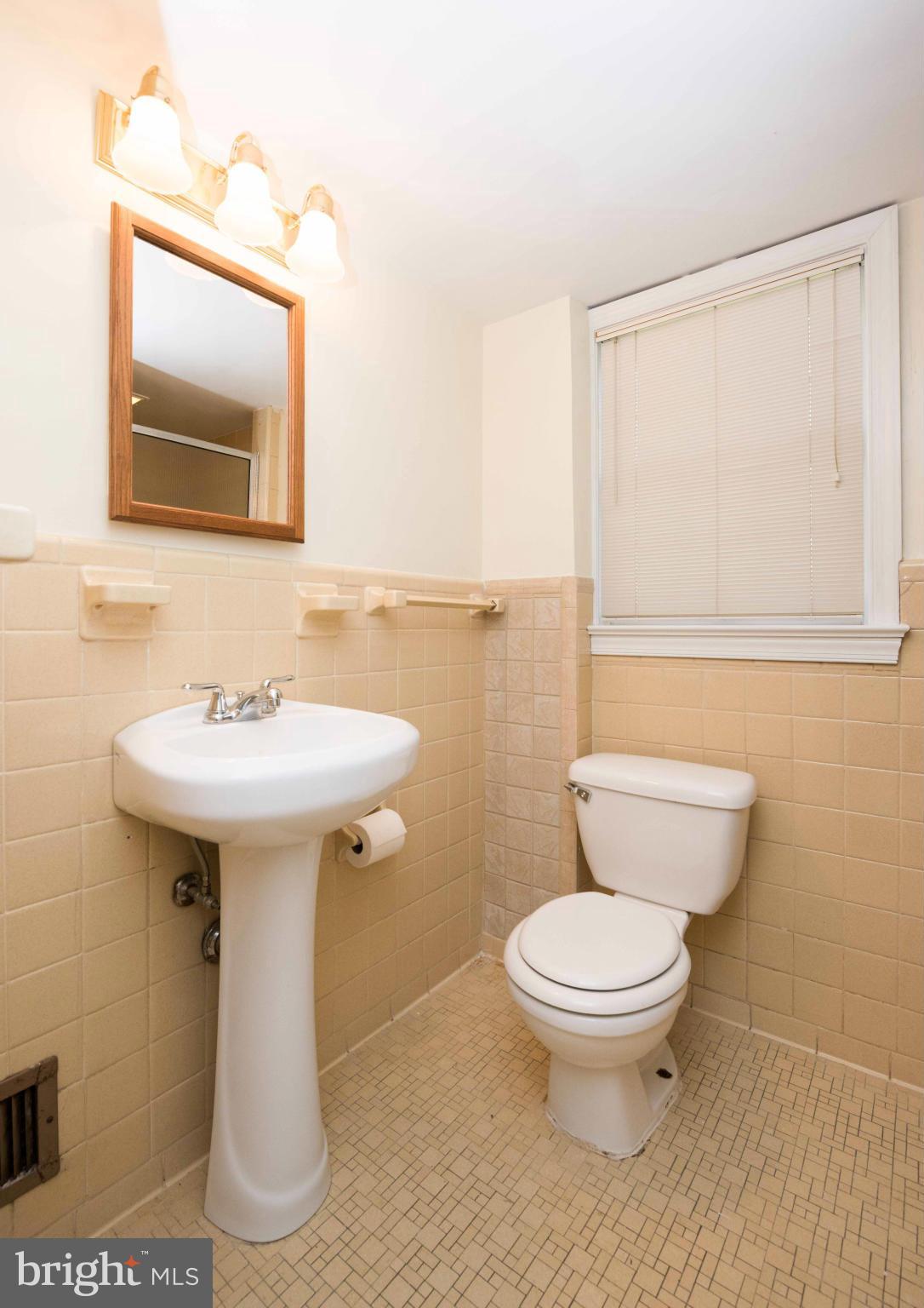 MADISON MANOR - Residential Lease