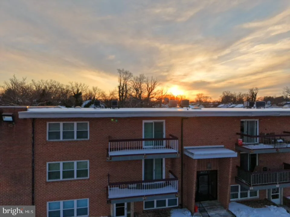 3651 Glengyle Avenue Unit 2F