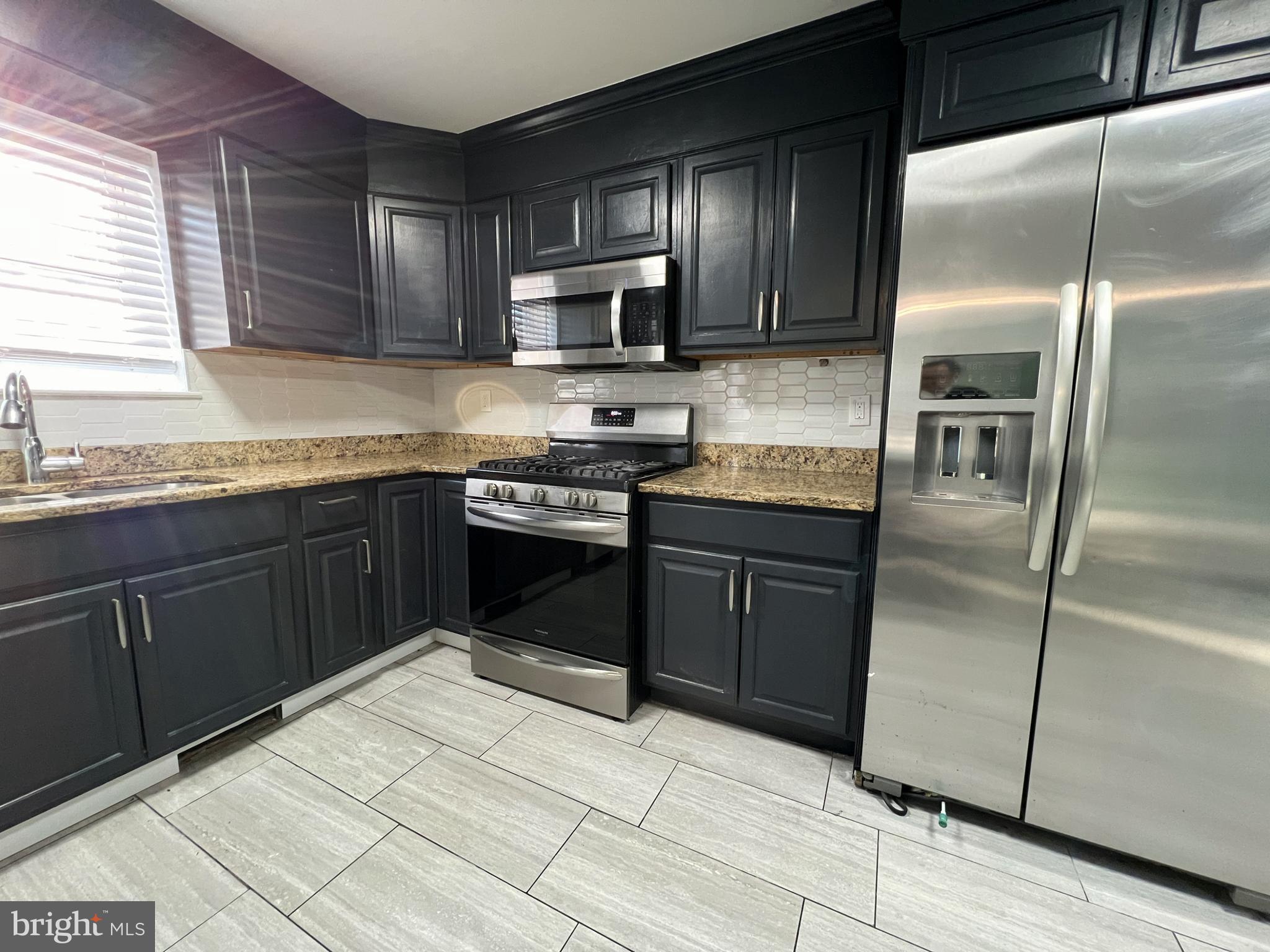 3651 GLENGYLE AVENUE 2F