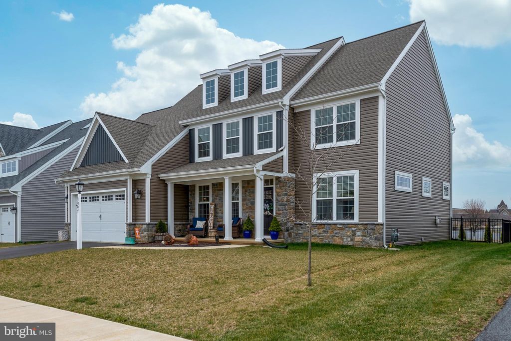 Photo of 1007 GREENVIEW DR, LANCASTER, PA 17601 (MLS # PALA2032324)