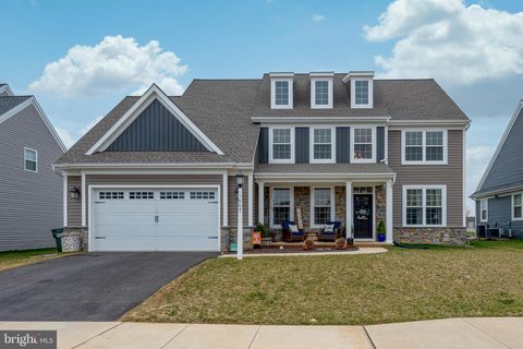 Photo of 1007 GREENVIEW DR, LANCASTER, PA 17601 (MLS # PALA2032324)