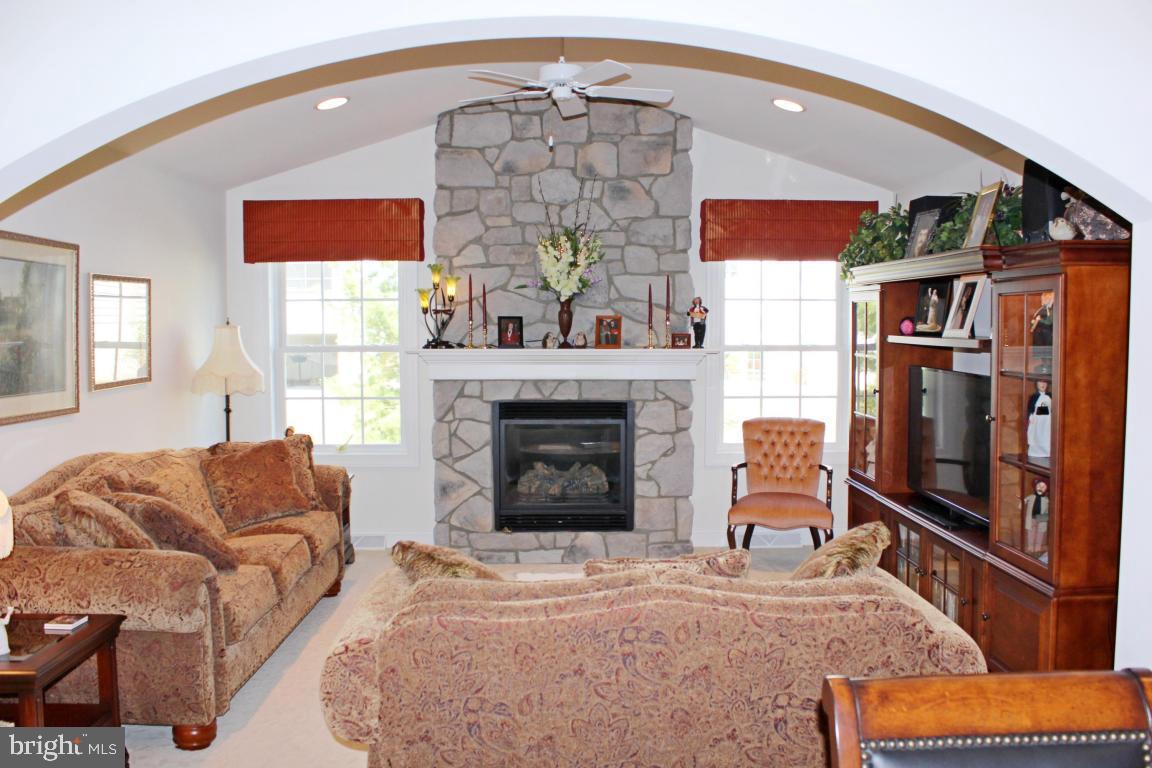 SUMMIT POINTE AT ELM TREE - Residential