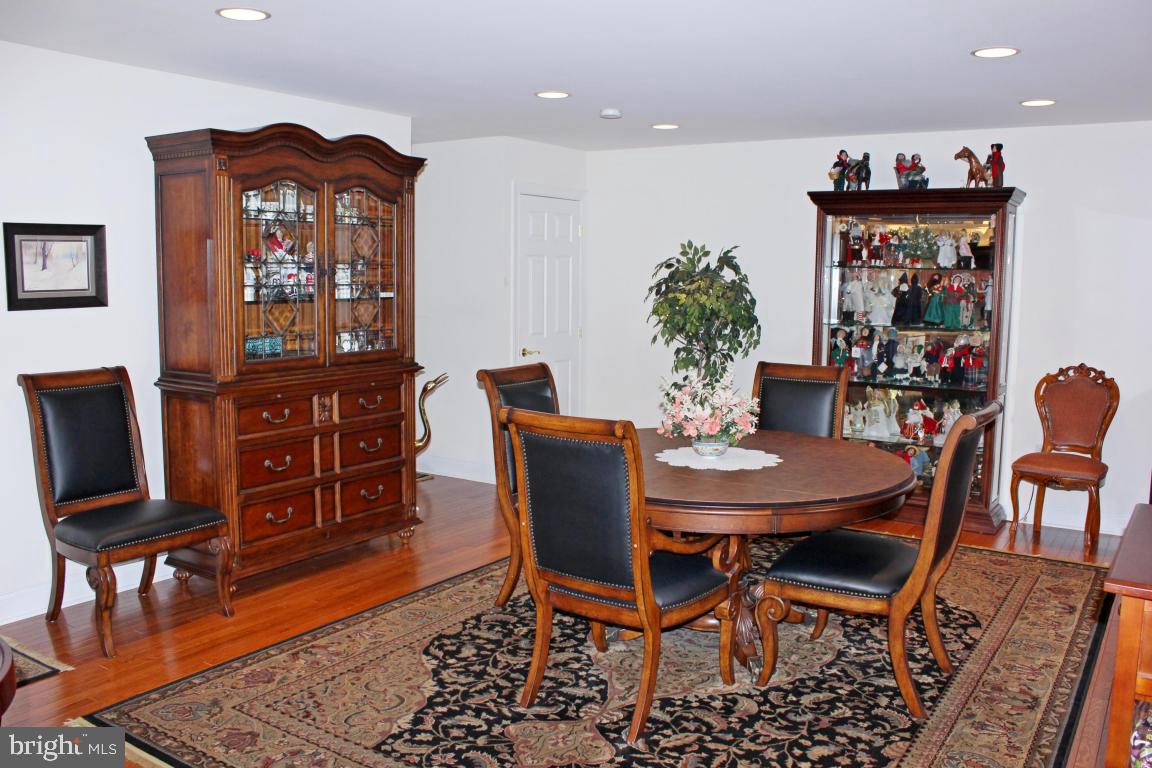 SUMMIT POINTE AT ELM TREE - Residential