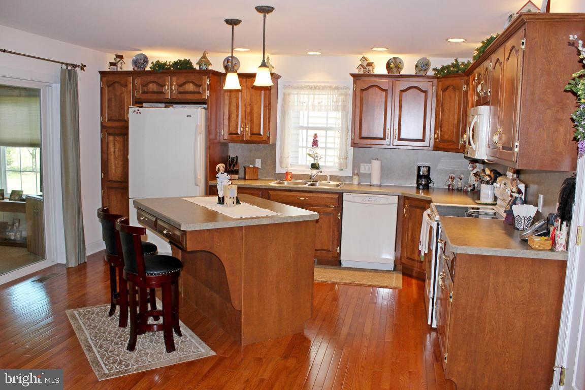 SUMMIT POINTE AT ELM TREE - Residential