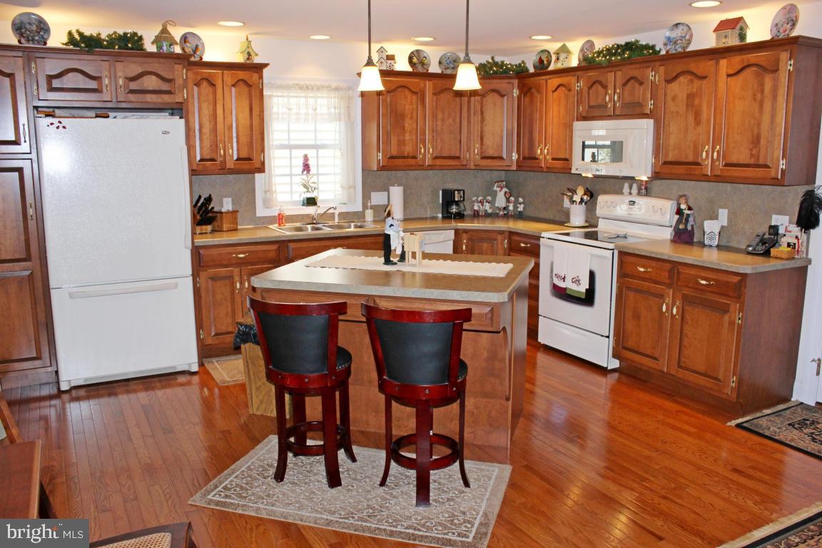 SUMMIT POINTE AT ELM TREE - Residential