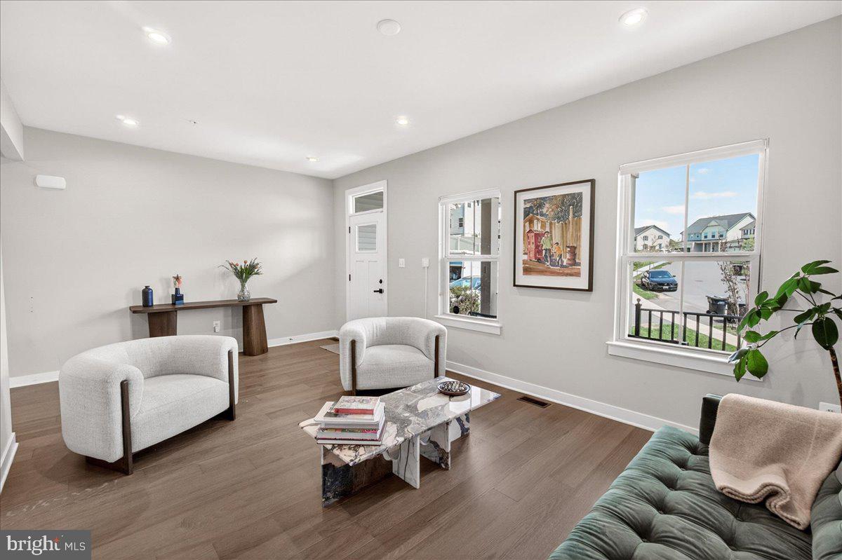 LAKE LINGANORE - Residential
