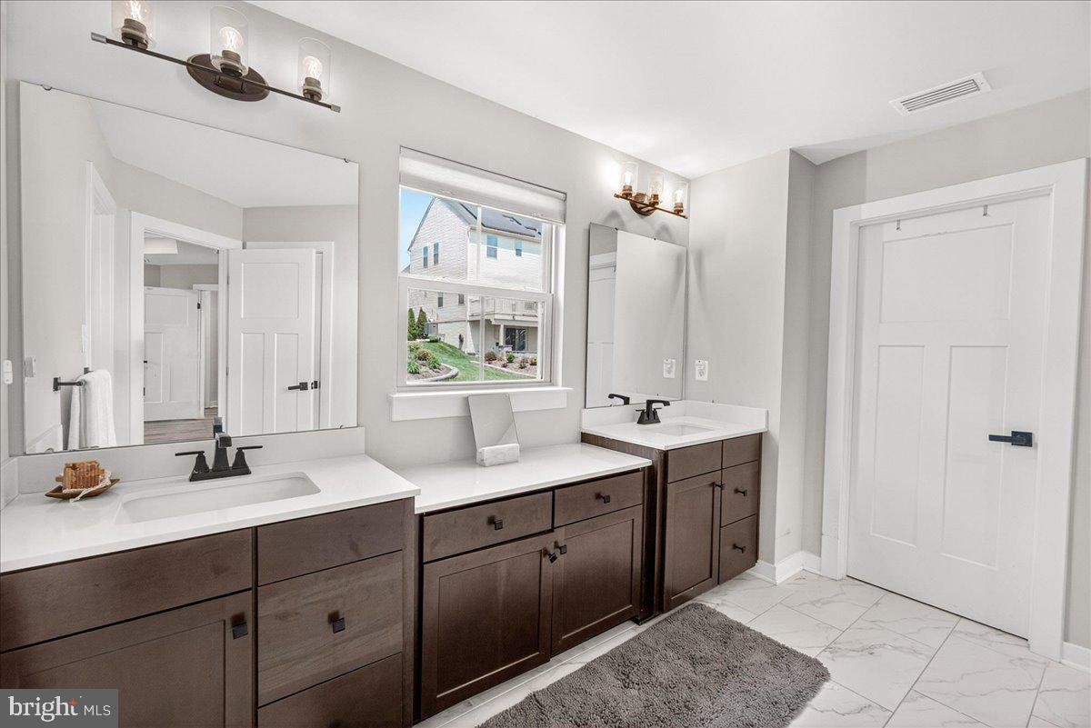 LAKE LINGANORE - Residential