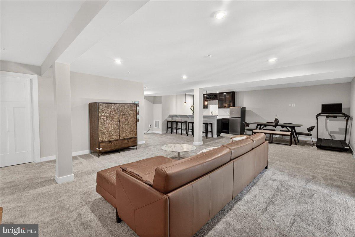 LAKE LINGANORE - Residential