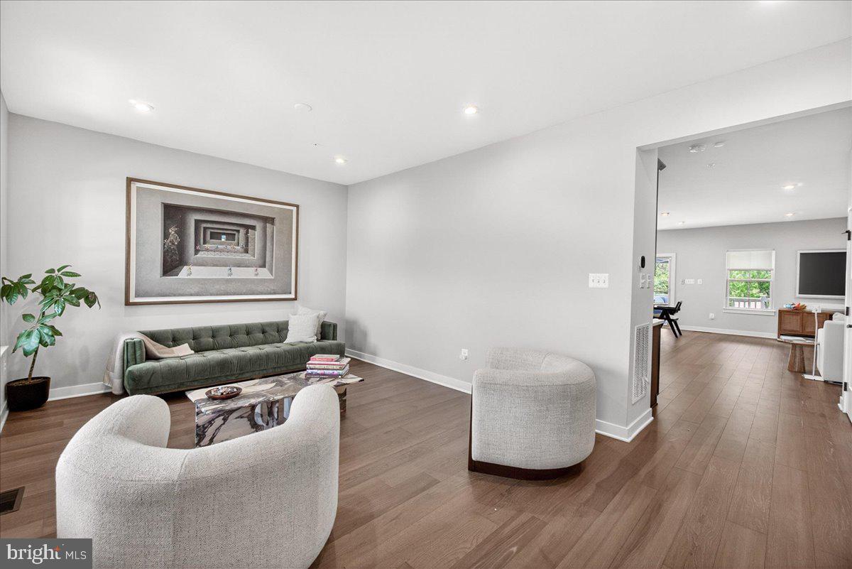 LAKE LINGANORE - Residential