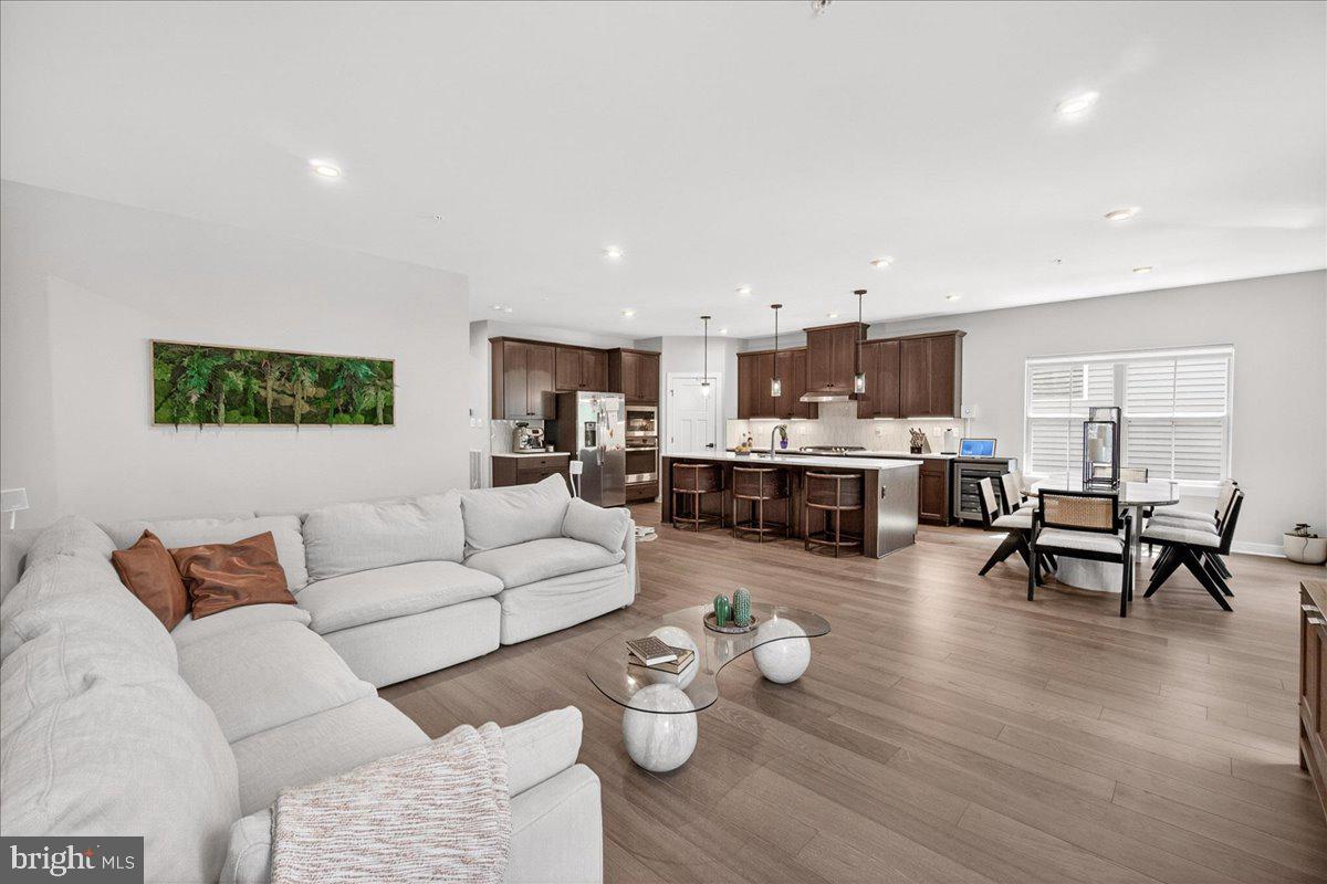 LAKE LINGANORE - Residential