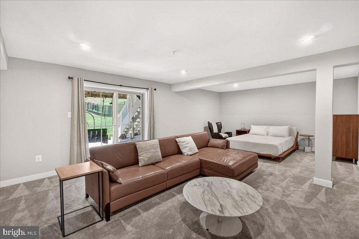 LAKE LINGANORE - Residential