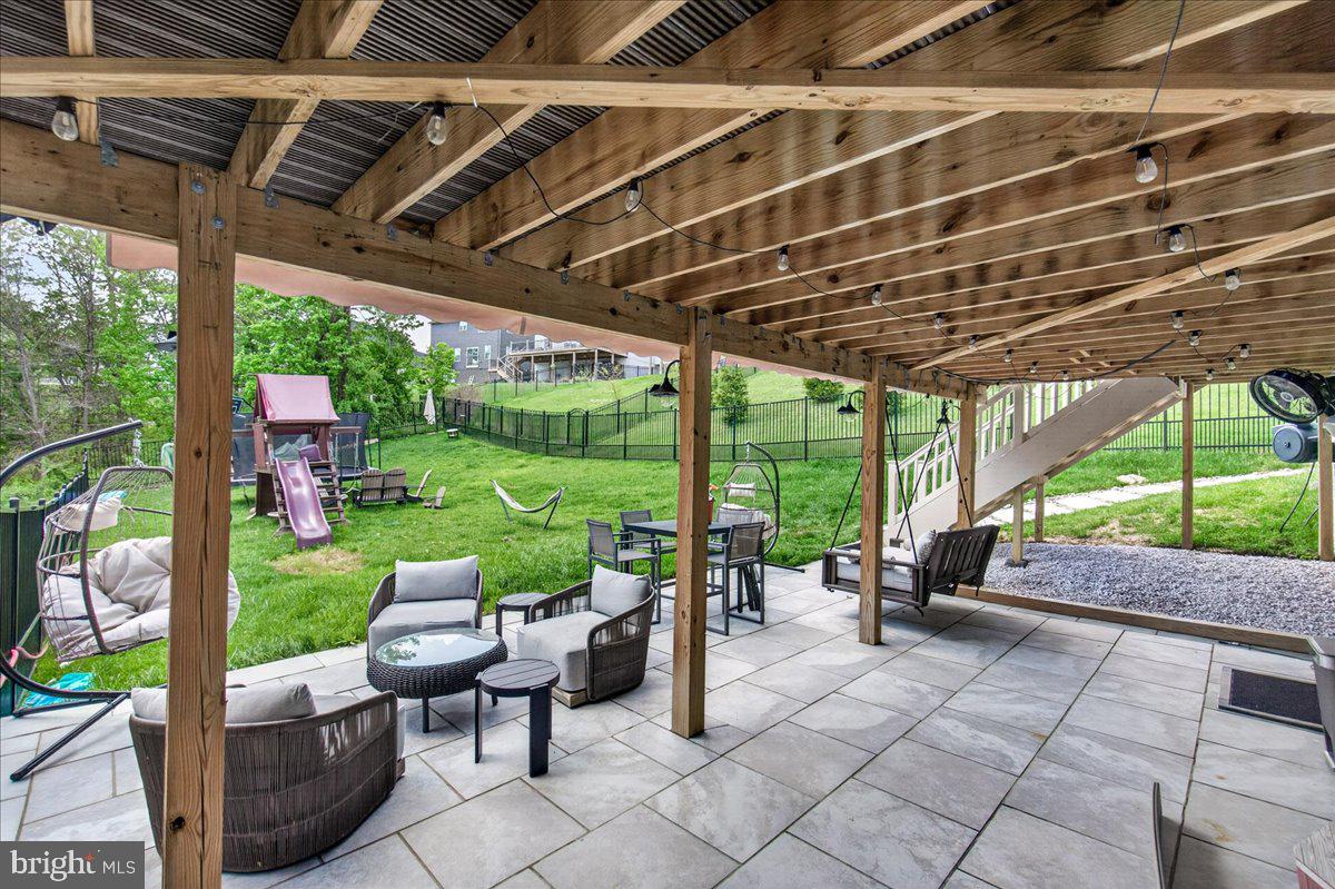 LAKE LINGANORE - Residential