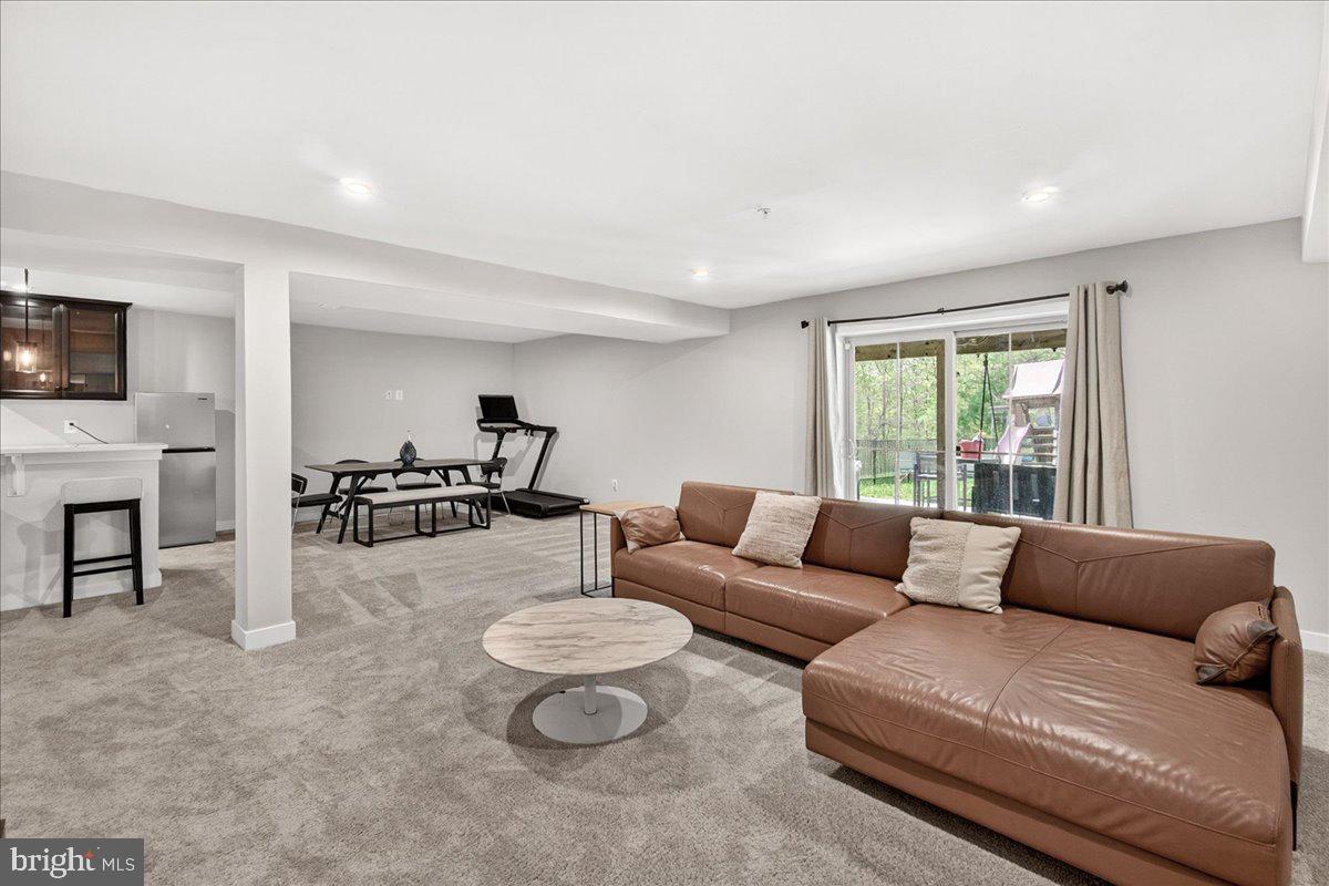 LAKE LINGANORE - Residential
