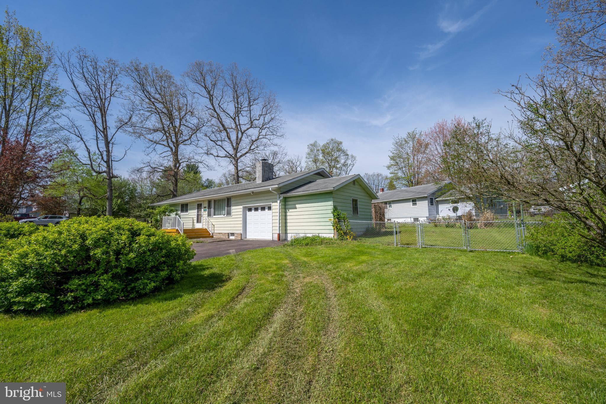 MOUNTAIN LAKE PARK - Residential