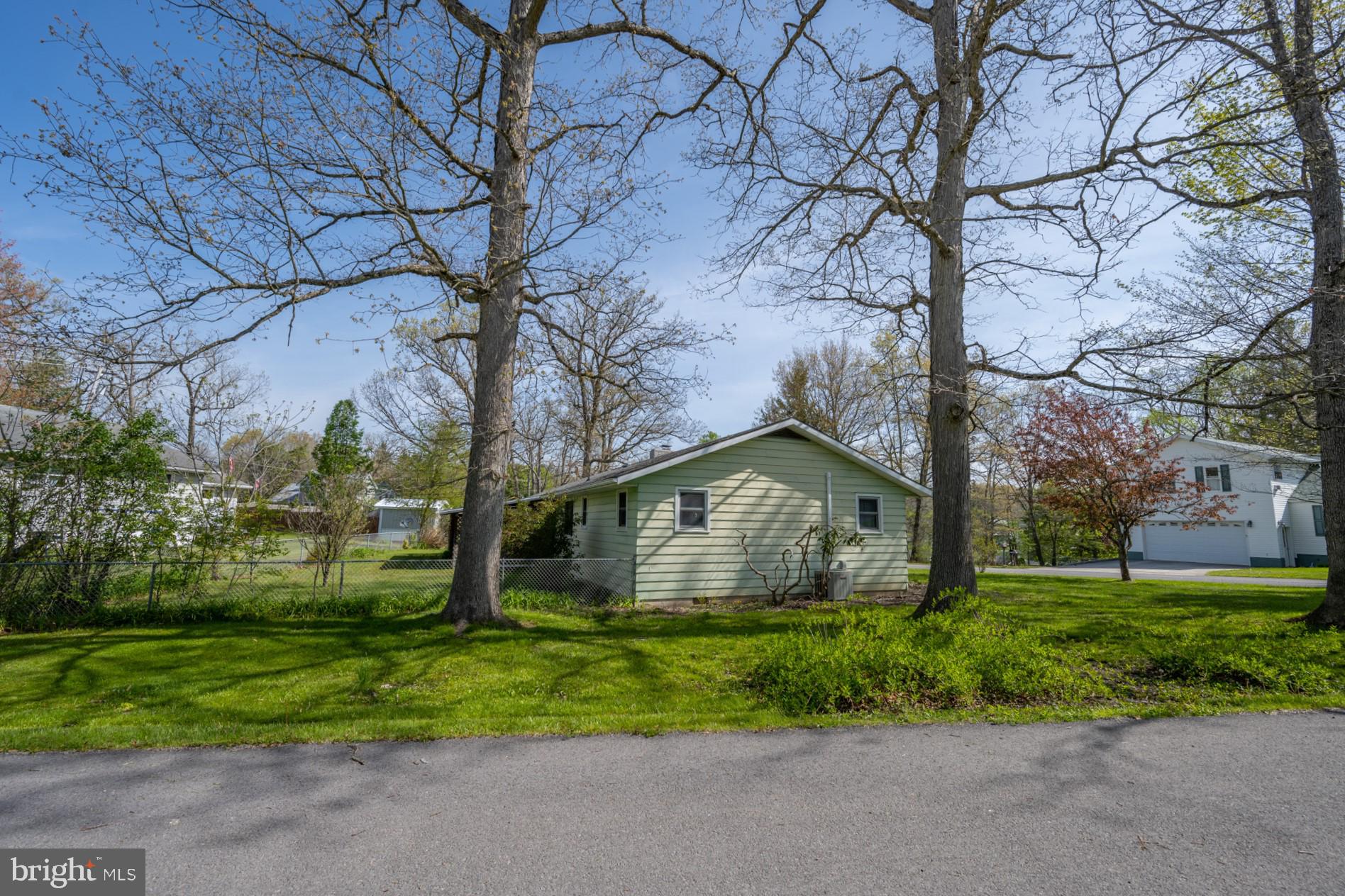 MOUNTAIN LAKE PARK - Residential