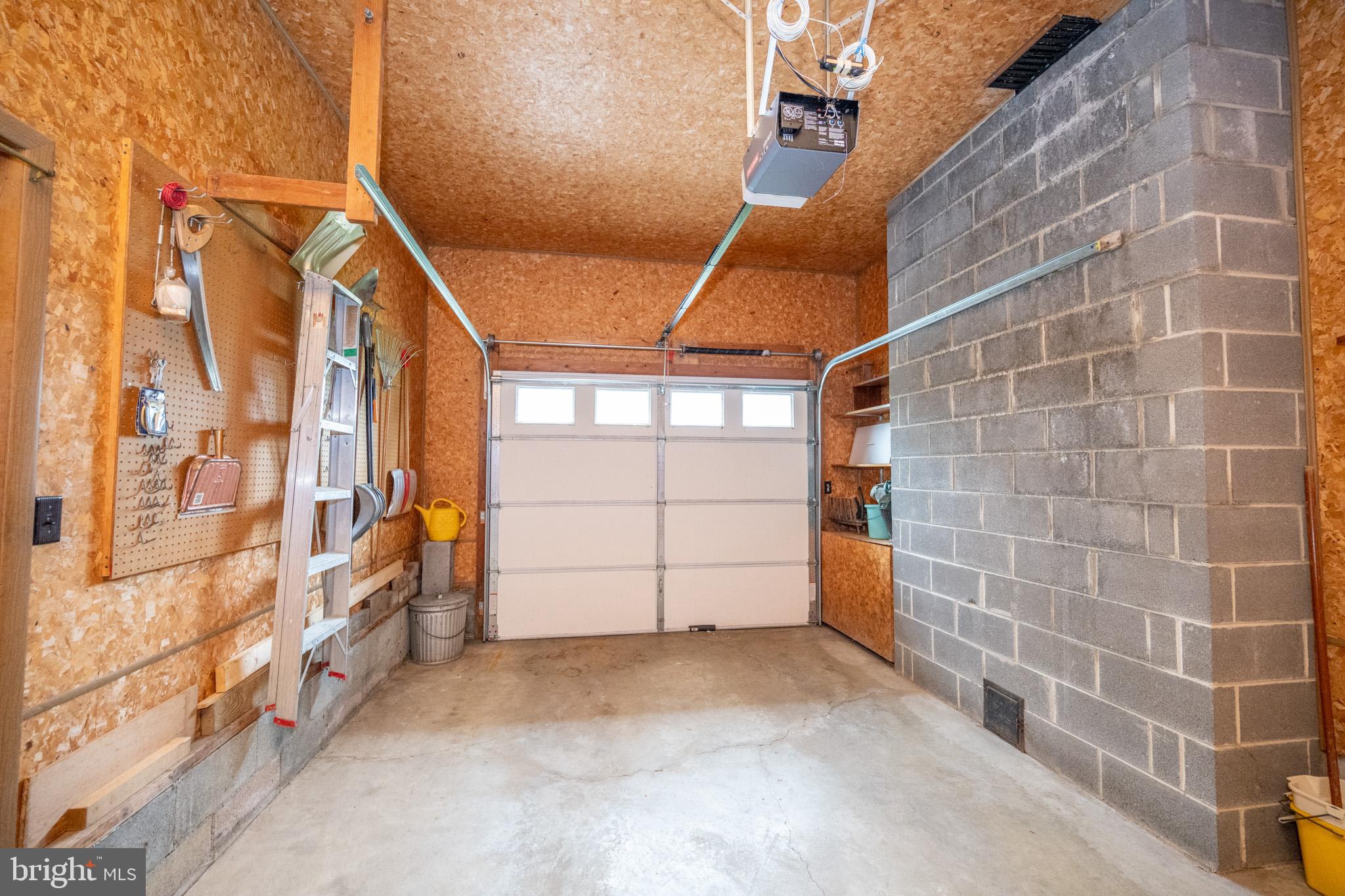 MOUNTAIN LAKE PARK - Residential